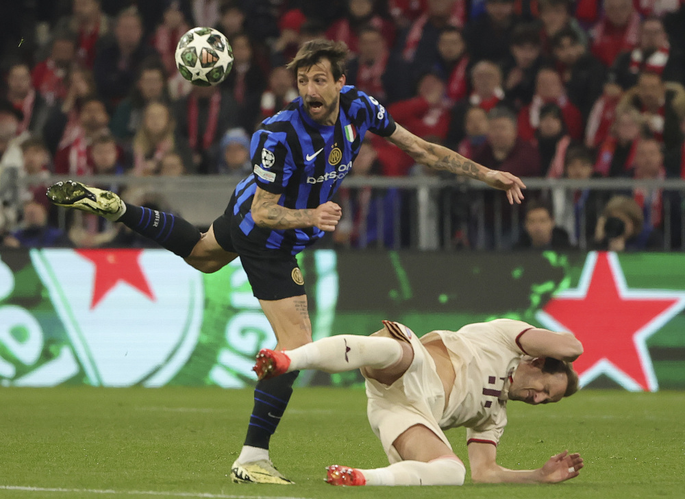 曼联1-1遭保级队逼平引热议，球迷愤怒点评，揪出最大罪人