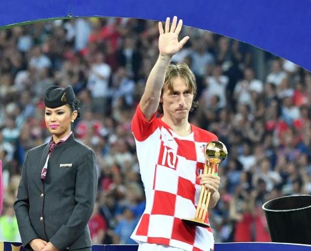 曼城对阵水晶宫，争夺英超争四及争冠席位，双方势均力敌，比赛充满看点。（曼城VS水晶宫：英超争冠／争四焦点对决，双方旗鼓相当，看点十足）