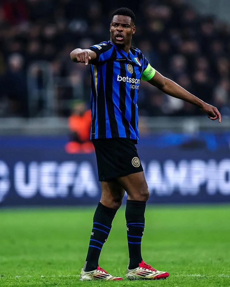 琼斯：奎因能看到很多中锋看不到的机会，让所有人参与进攻