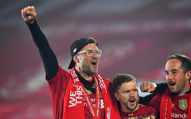 欧冠积分榜：阿森纳继续全胜领跑，拜仁3分之差位列第二（欧冠积分形势：阿森纳保持全胜领跑，拜仁落后3分暂居次席）