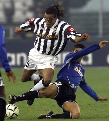 意媒：佩莱格里尼在训练中疑似肌肉受伤，若确诊将伤缺数周（意媒：佩莱格里尼训练时疑似肌肉受伤，确诊或将缺阵数周）