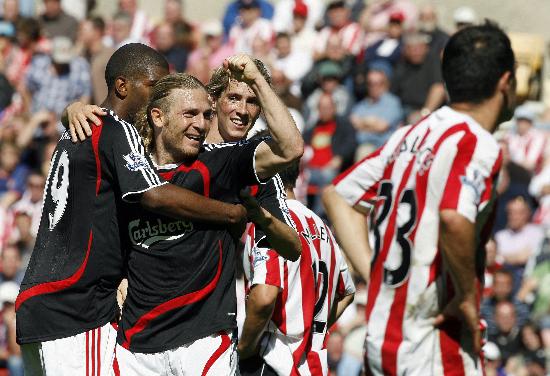 太尴尬！梁靖崑被观众“表白”，一脸严肃，孙颖莎偷笑，队友都懵了