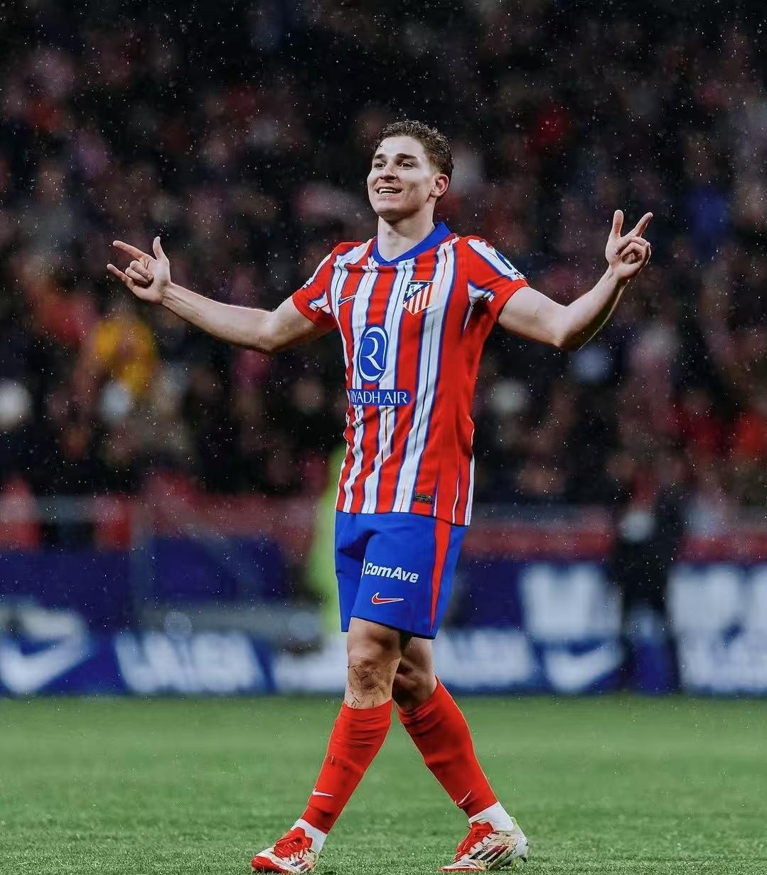 本人亲自出面辟谣！卡马文加：比赛中我吼的不是维尼修斯（卡马文加澄清：比赛中我的喊话并非针对维尼修斯）