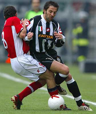 足坛年终大战淘汰赛开启：内马尔PK梅西等焦点对决，参与投票赢球衣（年末足坛淘汰赛开打：梅西对阵内马尔等重磅对决，投票赢球衣）