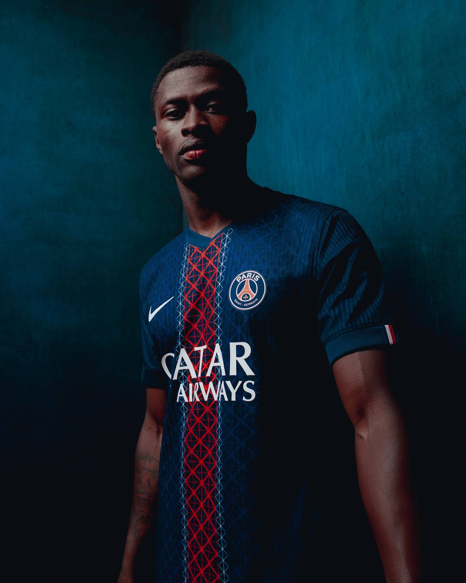 据报道，曼联欣喜若狂，签下中场球员阿莫林·阿多利斯的转会费大幅下降。