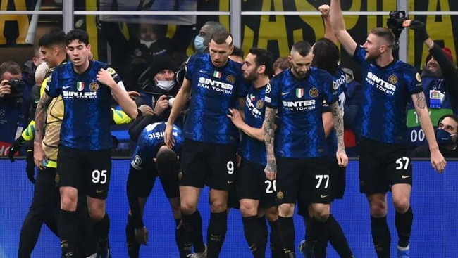 足球中超新外援亮相，身体对抗惊人