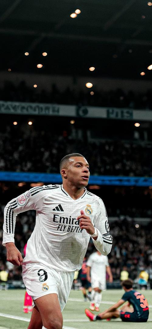 意超杯决赛战报：内雷斯双响，那不勒斯2-0博洛尼亚夺冠（意大利超级杯决赛：内雷斯梅开二度，那不勒斯2比0力克博洛尼亚捧杯）