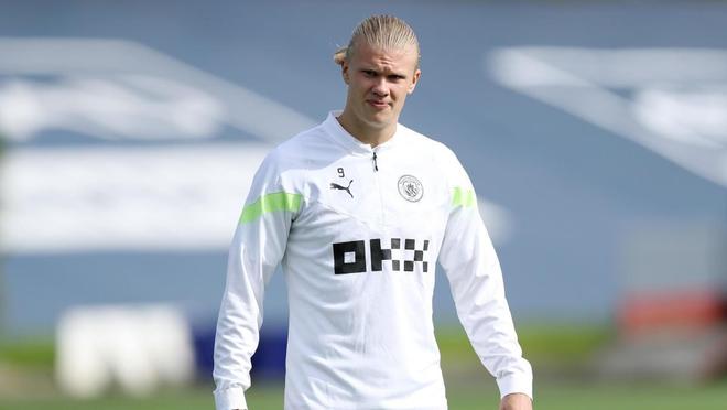 维尼修斯在皇马遭遇嘘声后，社媒发动态前往迪拜引发热议（遭皇马嘘声后，维尼修斯社媒晒赴迪拜动态引发热议）