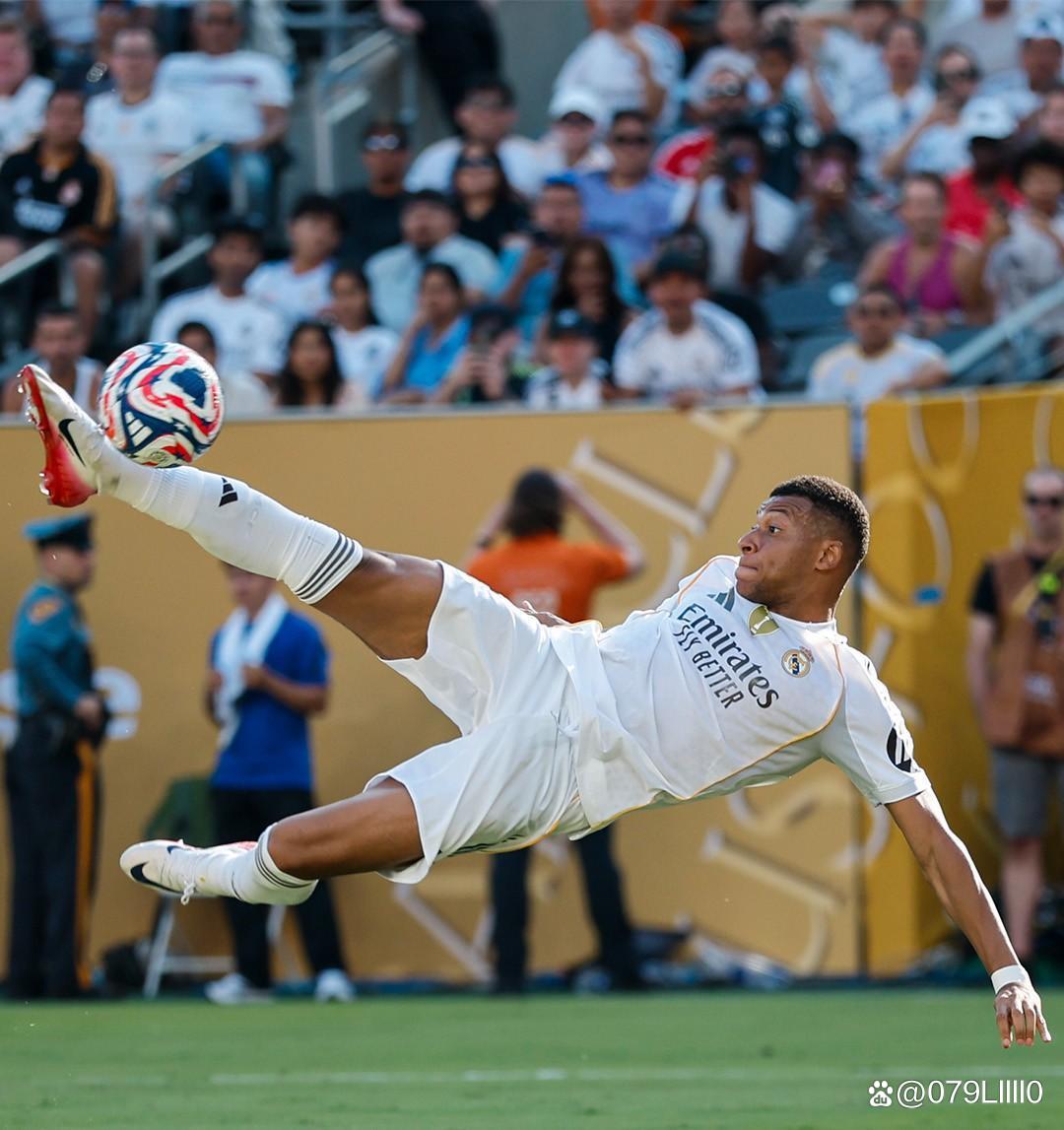 阿根廷球员看女儿球赛时与他人发生争执，被汽车钥匙刺伤头部