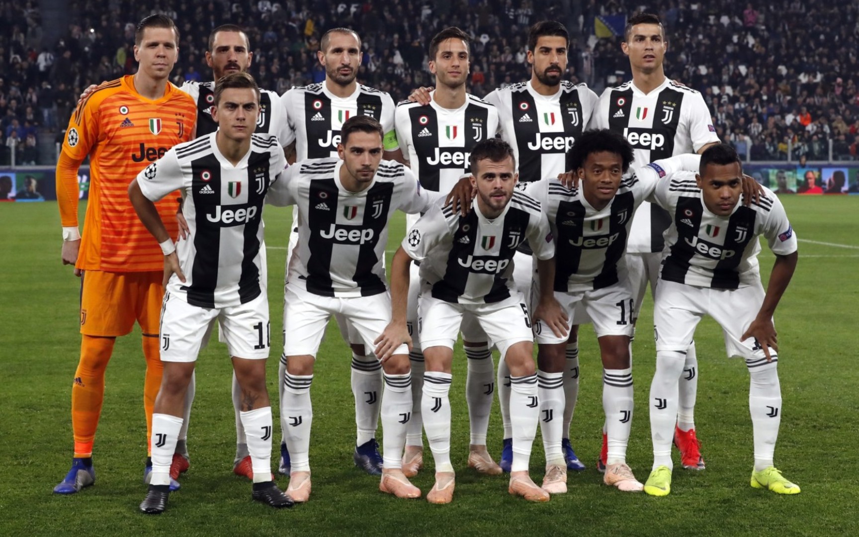 如何在足球场上保持心理稳定？（足球场上保持心理稳定的实用指南）