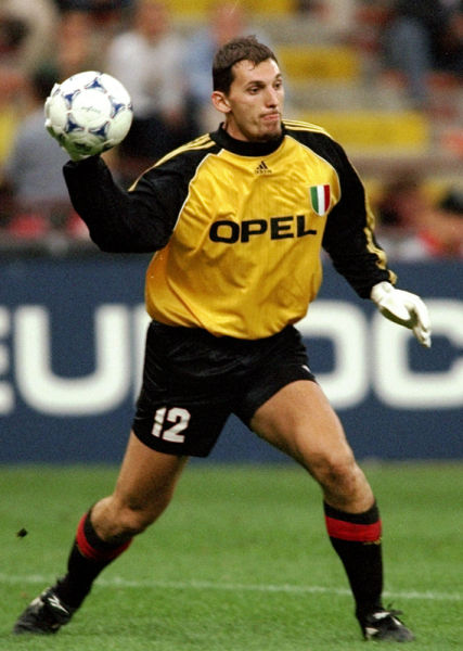 边锋突破一条龙，全场沸腾