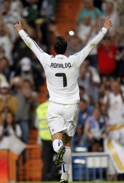 枪手近6次对阵热刺5胜1平，后者本赛季客场不败&积分最多