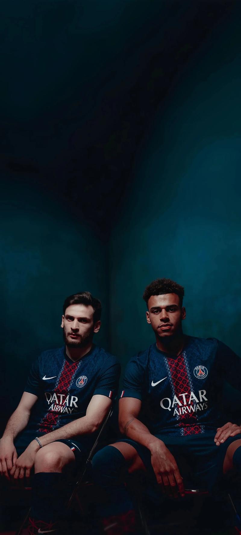 欧冠半场：罗德里戈破门，哈兰德点射，曼城暂2-1皇马（半场战报：罗德里戈先拔头筹，哈兰德点球命中，曼城暂以2-1领先皇马）