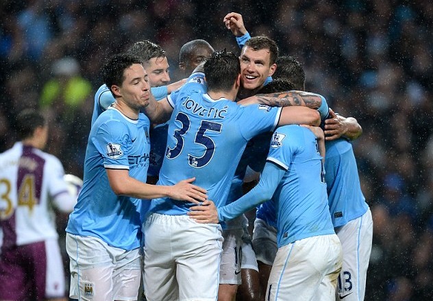 山雨欲来！英超冠军彻底爆了：2功臣炮轰+斯洛特遭兵变 队长表态（英超冠军危机四伏：两大功臣开炮，斯洛特遭更衣室逼宫，队长发声）