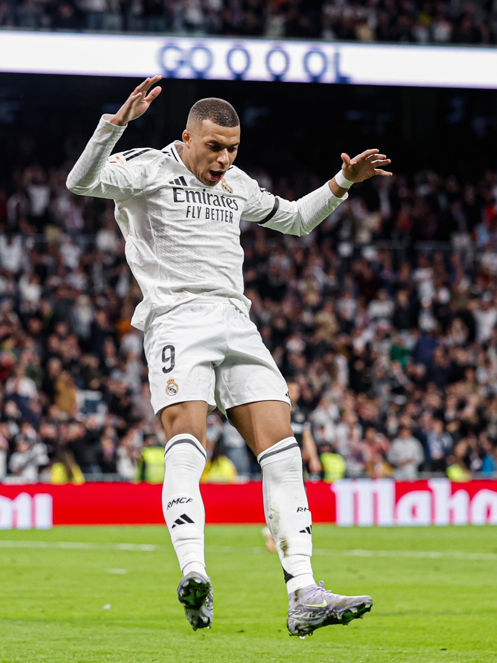 记者：兰克尔踢成都前夜溜去深圳见女友，次日回来裤裆有血