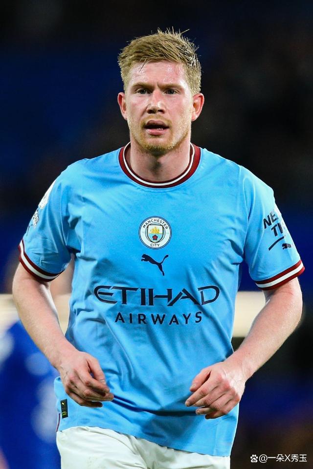 足球国足热身赛表现积极，主帅称进步肉眼可见（国足热身赛态势向好 主帅：进步一目了然）